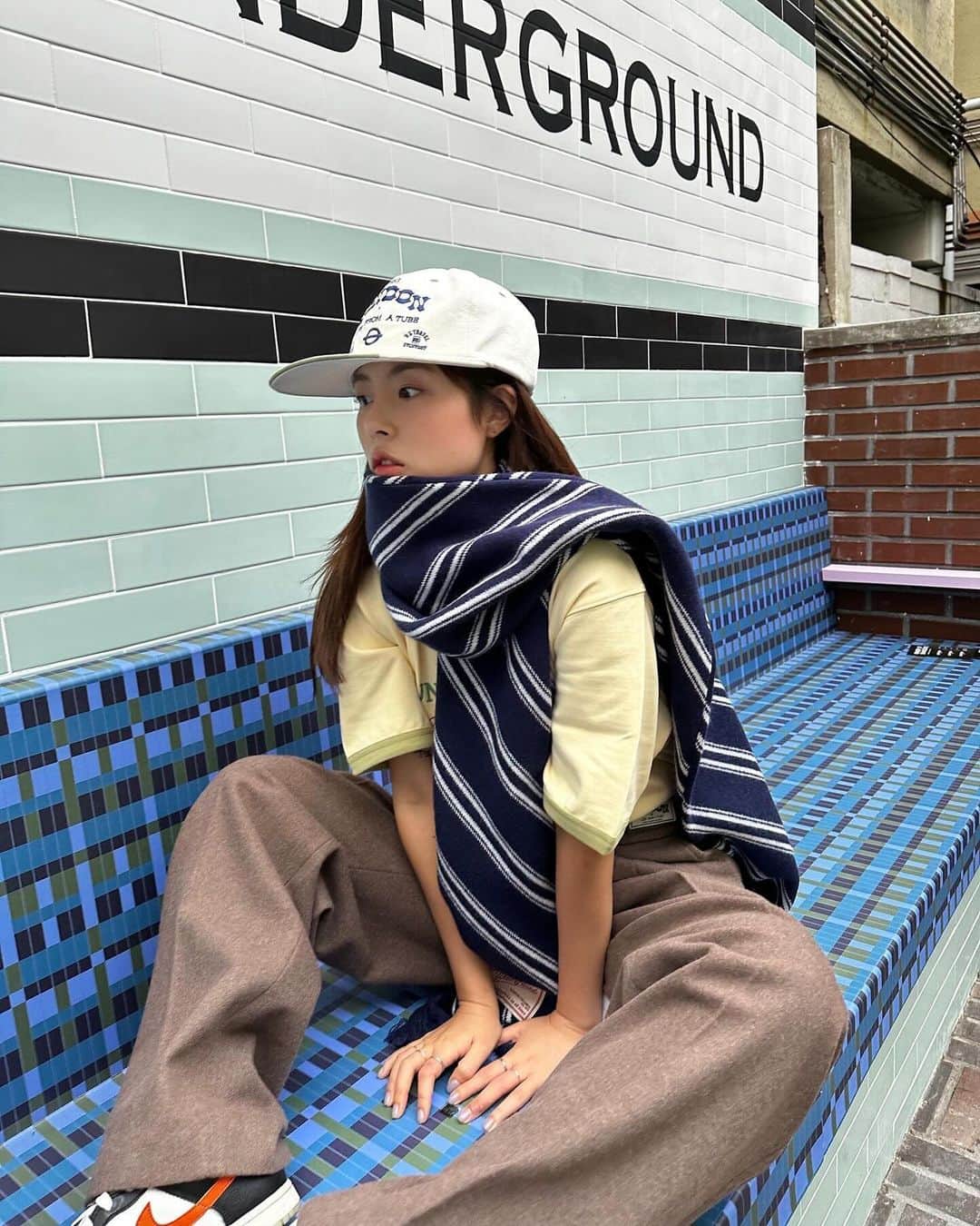 ドヒのインスタグラム：「🤎🍀🧢🧣🧸」