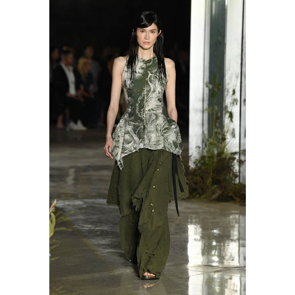 スイ・ヒーのインスタグラム：「@jasonwu 💚2024SS #newyorkfashionweek #jasonwu」