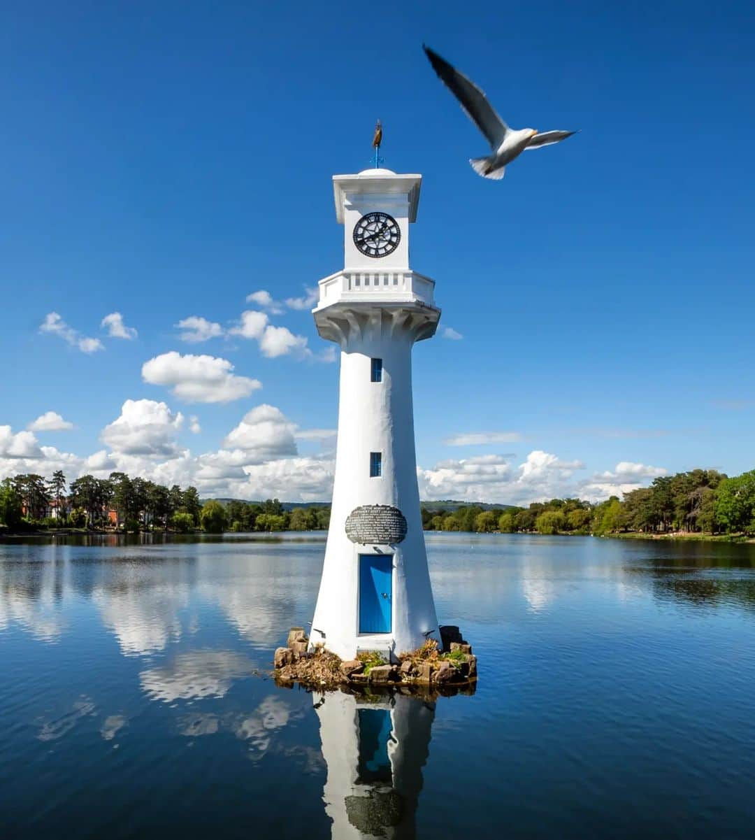 Rich McCorさんのインスタグラム写真 - (Rich McCorInstagram)「Postcards from Cardiff   #Cardiff #Wales @visitwales @visitcardiff #paperart #stencil」9月26日 3時39分 - paperboyo