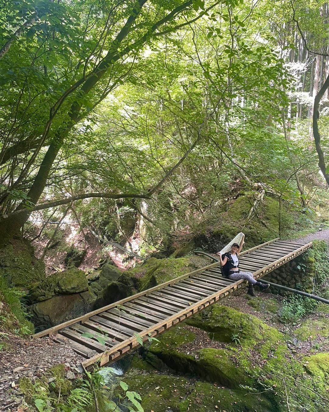 SALLYのインスタグラム：「☽ ・ ・ 今年中にあと1〜2回は山登りたいなー ・ ・ #mountains #nature #hiking #ootd #山登り #登山 #登山コーデ #登山女子 #登山ファッション #川苔山 #百尋ノ滝 #奥多摩」