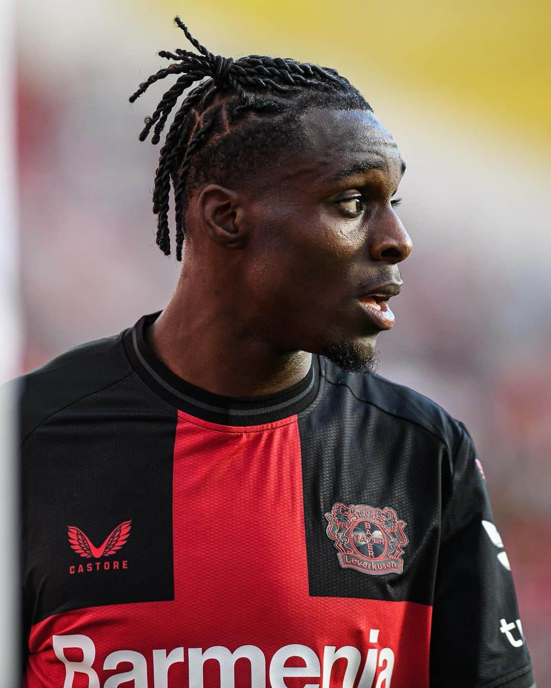 バイエル・レバークーゼンのインスタグラム：「🫶🫶🤝 @jeremiefrimpong22 appreciation post 🫶🫶 #Frimpong 🇳🇱 on Matchday 5:  35.96 km/h top speed 🏃 16 duels won ⚔️ 89% pass completion 🔎 72 ball contacts 🦶 Fouled 3 times 💥  🖤❤️❤️🖤🖤❤️ Keep it up Jerry!」