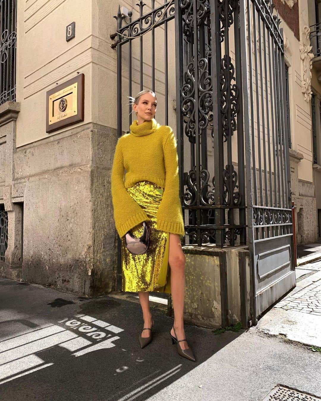 レオニー・ハンネのインスタグラム：「Lime shades for the @luisaspagnoli show 💚  Anzeige/ad #LuisaSpanoliSS24 #ClubLuisa」