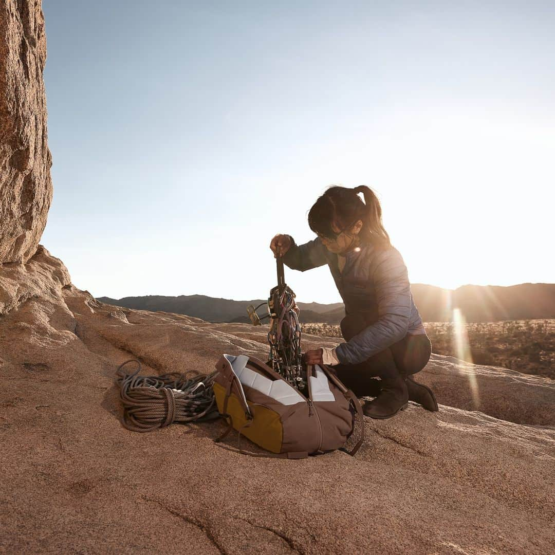 ドイターさんのインスタグラム写真 - (ドイターInstagram)「Are you team 'Marie Kondo packing' or team 'Toss-it-all-in packing'? The good news are, you can do both with the Gravity Motion pack 😅🤷‍♀️  📸 @daglarson  - Please tag #deuter to be featured. ❤️ - #climbing #deuterforever #deuter #mountaineering #joshuatree #backpack #rockclimbing」9月26日 4時00分 - deuter