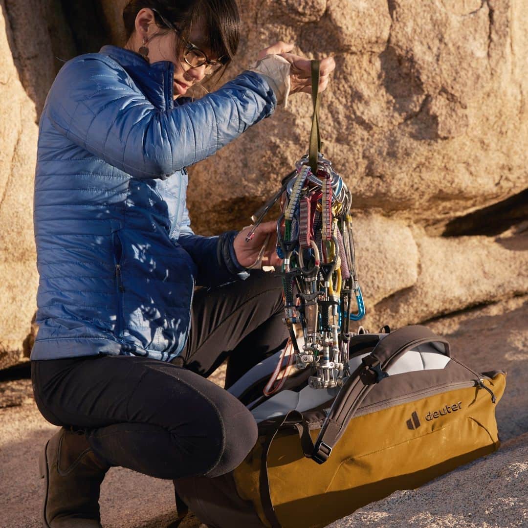 ドイターさんのインスタグラム写真 - (ドイターInstagram)「Are you team 'Marie Kondo packing' or team 'Toss-it-all-in packing'? The good news are, you can do both with the Gravity Motion pack 😅🤷‍♀️  📸 @daglarson  - Please tag #deuter to be featured. ❤️ - #climbing #deuterforever #deuter #mountaineering #joshuatree #backpack #rockclimbing」9月26日 4時00分 - deuter