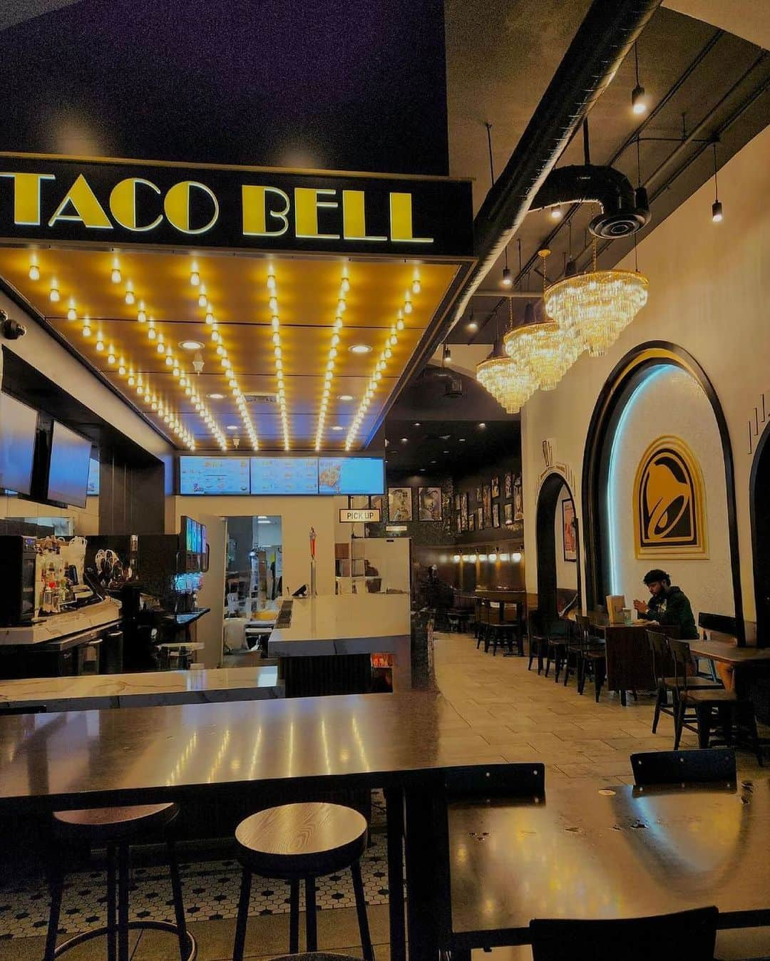 Taco Bellさんのインスタグラム写真 - (Taco BellInstagram)「it’s giving fine dining」9月26日 4時00分 - tacobell