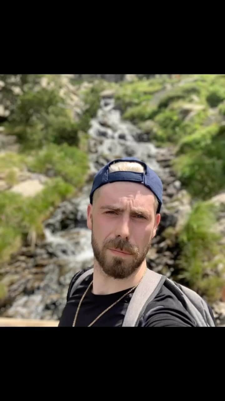 ニール・ブラウンのインスタグラム：「Throwback to Andorra a few years ago! 😁🏔️」