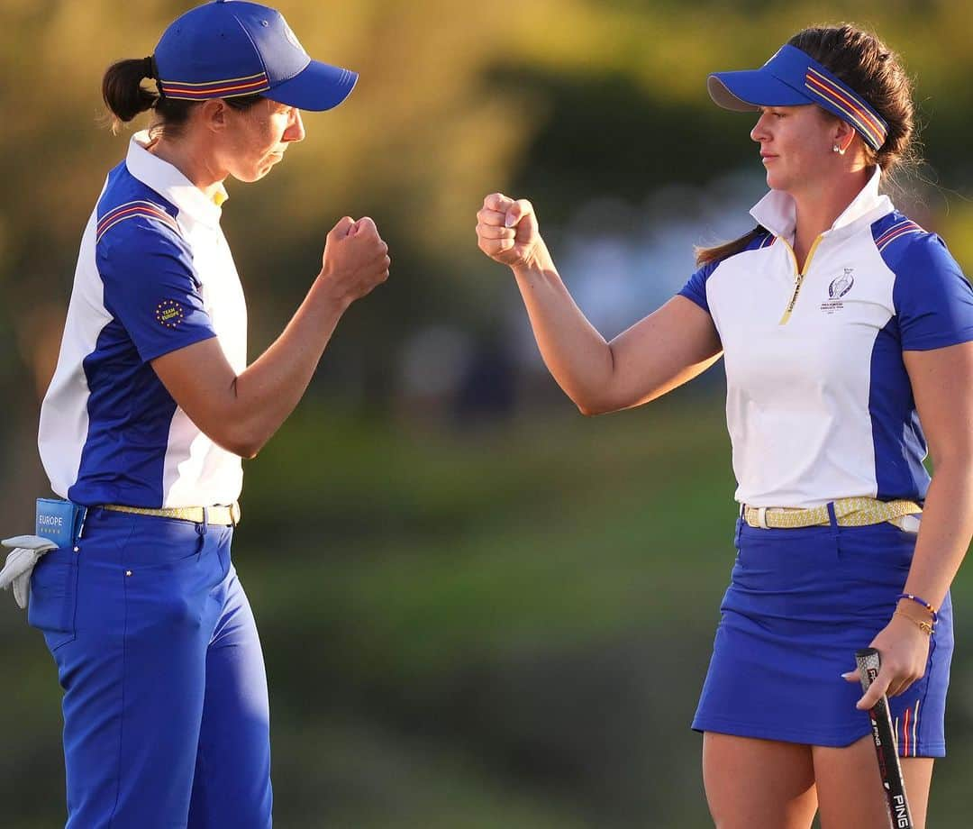 カルロタ・シガンダさんのインスタグラム写真 - (カルロタ・シガンダInstagram)「Wow, what a spectacular week playing the @thesolheimcup in @fincacortesin 🇪🇸🇪🇸🇪🇸 Very special moments that I will remember forever ❤️  To my captain, vice captains and @solheimcupeuro teammates, THANK YOU for letting me be a part of this team, it’s been an absolute pleasure to play alongside all of you. Very proud of the team effort 🇪🇺💪🇪🇺💪#vamos  Team USA, it’s always a fierce battle when we compete against each other  and I think women’s golf it’s the winner this week with some incredible playing. I have a lot of respect for all these amazing players.   To my country, family, friends and all the fans, I don’t have words to describe the feeling I had walking the fairways this week, listening to all the songs and feeling all the support, moments that I will cherish forever! Thank you 🙏   GRACIAS 🇪🇸🇪🇸🇪🇸」9月26日 4時27分 - carlotagolf