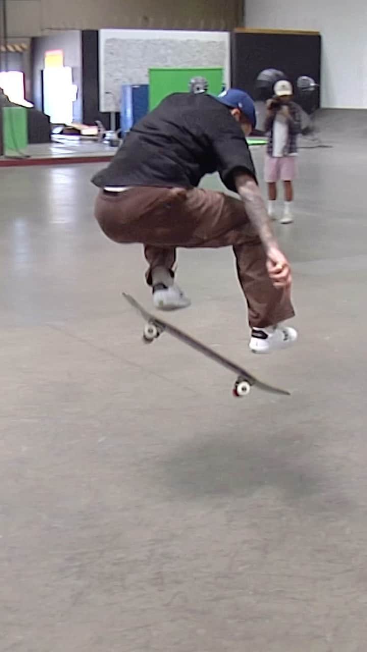 The Berricsのインスタグラム：「Here’s a taste 🍭 of how @luanomatriz defeated @chrisroberts and The Legion of Doom to advance to Round 3 of BATB 13.  Hit the link in bio to watch the full @luanomatriz vs @chrisroberts and The Legion of of Doom in round 2 now playing on TheBerrics.com #skateboardingisfun #berrics #batb13   *Autographed Luan Oliveira Round 2 BATB 13: Freedom Finals Night Ticket Boards are available now in The @berricscanteen ! @cariumaskateboarding @primitiveskate」