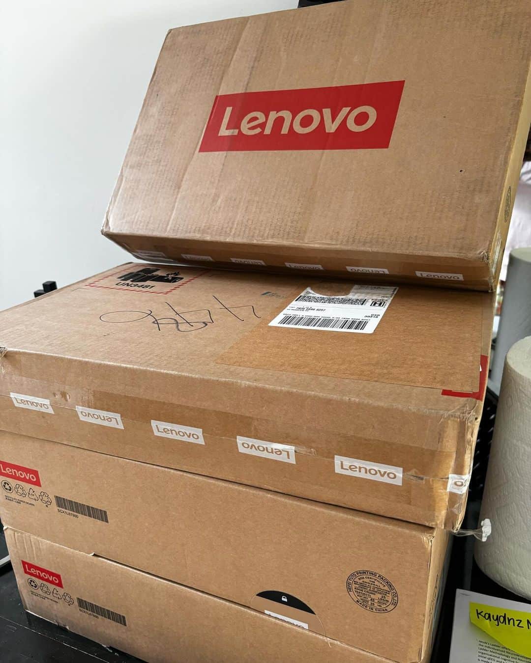 T-ペインのインスタグラム：「The good ppl at @lenovo saw the stream last night and was like “nah fam, we got you” 😂 thank y’all again!! Streaming on @twitch from the new 9i Yoga Book today!!」