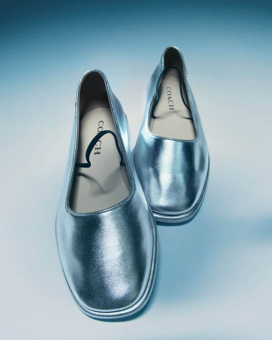 コーチのインスタグラム：「Light on your feet? Looks like it. ⚡ Tap to shop the Emilia Mary Jane.  #WearYourShine. Our Fall 2023 story is a call to resist your inner critic and show your most confident self.  #CourageToBeReal #CoachNY」