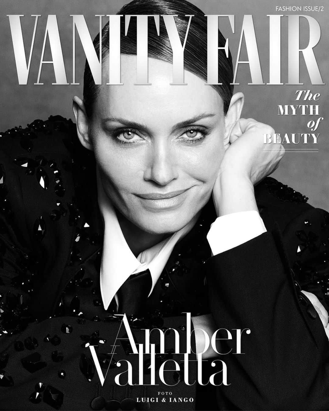 アンバー・ヴァレッタさんのインスタグラム写真 - (アンバー・ヴァレッタInstagram)「Smirky 💋Thank you my ❤️❤️s @luigiandiango  @2bmanagement @vanityfairitalia  Styling @michael_philouze  Glam makeup by @georgisandev  Hair by @teddycharles35」9月26日 4時55分 - ambervalletta