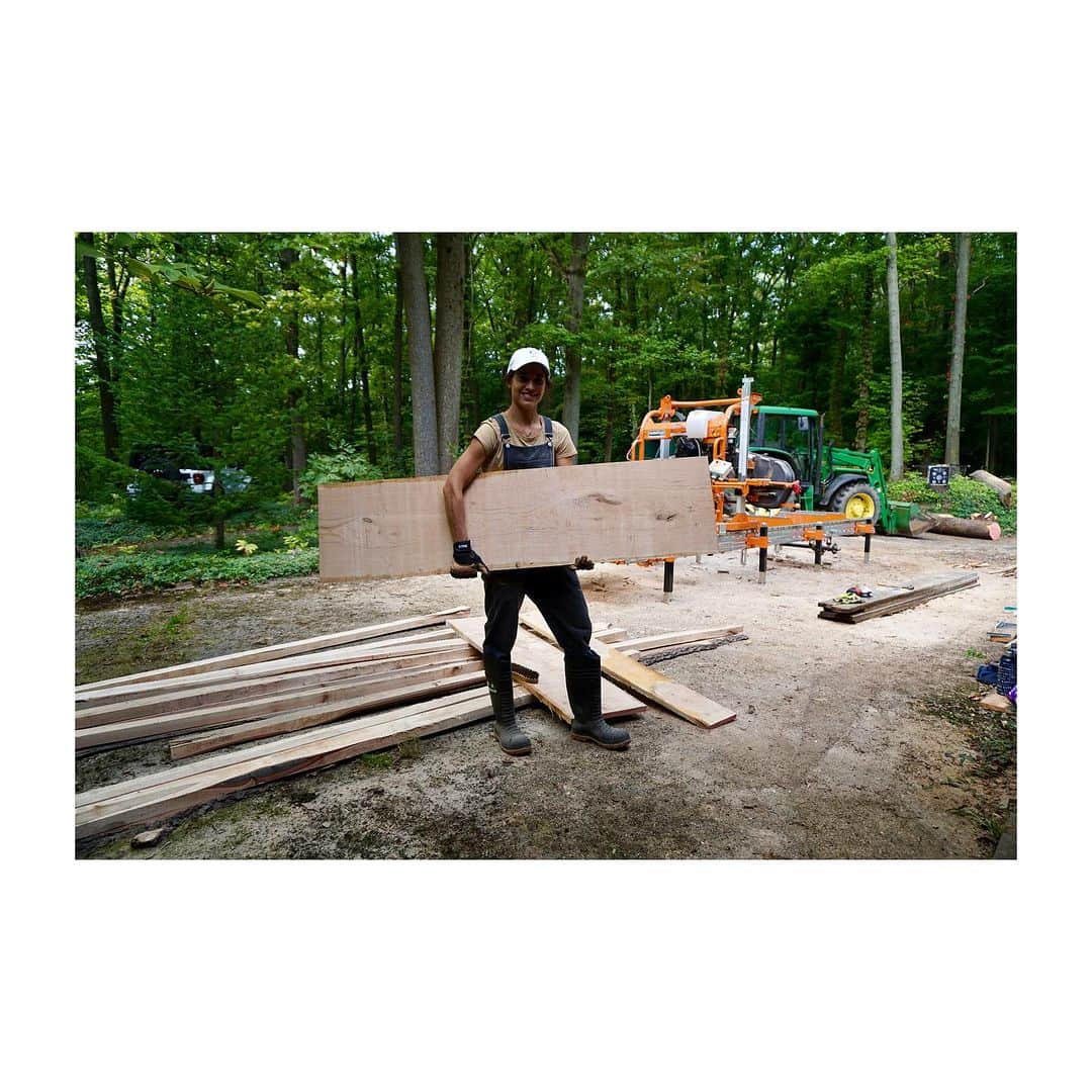 アリッサ・シズニーさんのインスタグラム写真 - (アリッサ・シズニーInstagram)「Forest fairy construction worker by day…」9月26日 5時01分 - lissastarr