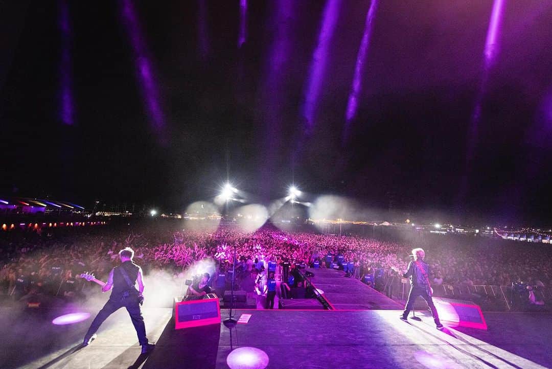 Green Dayのインスタグラム：「More Louisville fun!! 🎸🧨  📸 @paranoidtrooper」