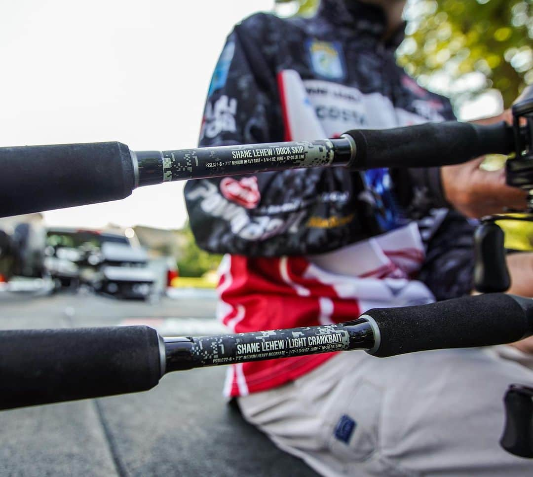 アブガルシアのインスタグラム：「@shanelehewfishing has your fall fishing needs covered with his Pro Series Dock Skipping rod, & Light Crankbait rod🤯 Whether you need to skip a jig or shallow crank this fall, Shane’s rods in the Pro Series lineup will help you #FishToWin   #abugarcia #fishing #bassfishing #proseries」