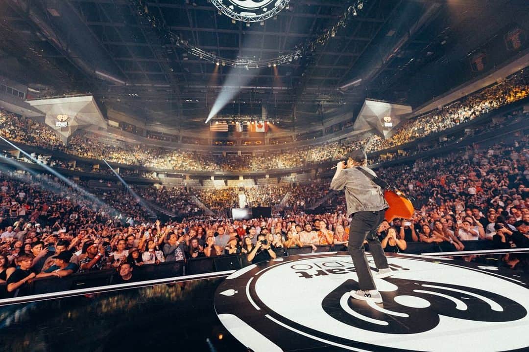 フォール・アウト・ボーイさんのインスタグラム写真 - (フォール・アウト・ボーイInstagram)「on fire at @iheartfestival 🔥  📸 @elliottxingham」9月26日 5時10分 - falloutboy