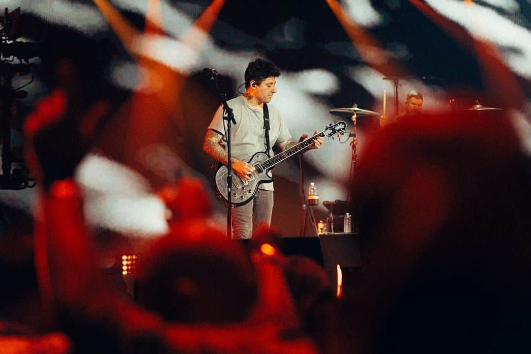 フォール・アウト・ボーイさんのインスタグラム写真 - (フォール・アウト・ボーイInstagram)「on fire at @iheartfestival 🔥  📸 @elliottxingham」9月26日 5時10分 - falloutboy