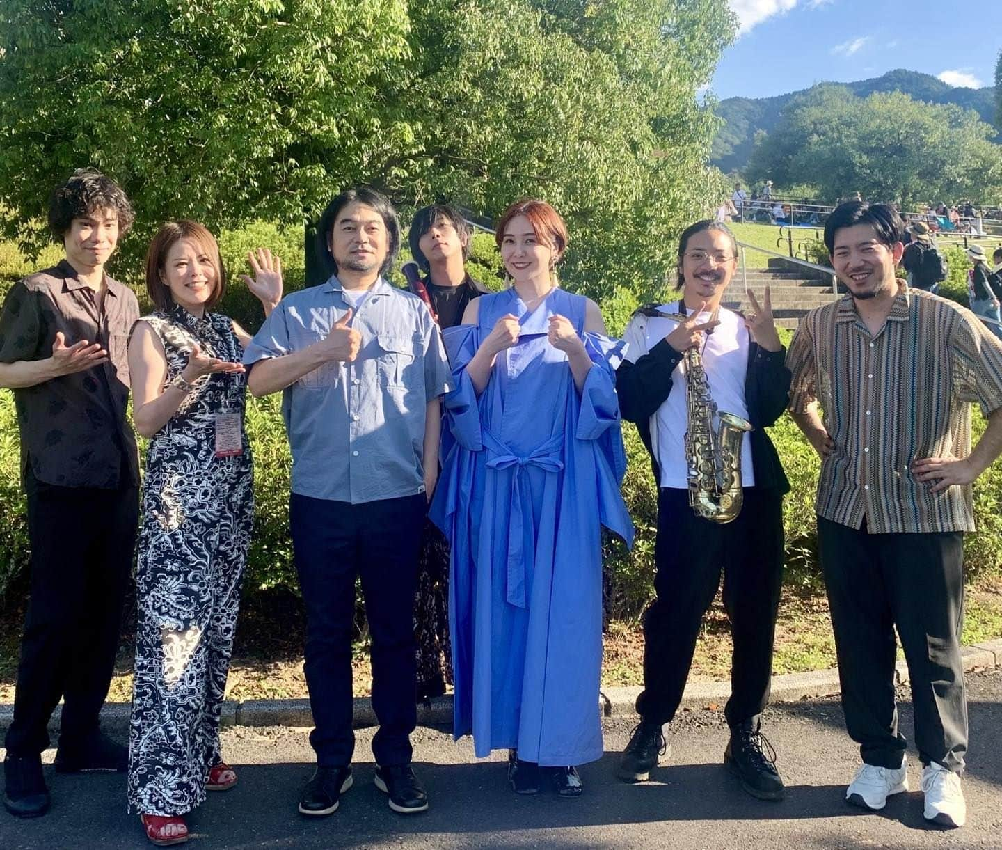 堀込泰行さんのインスタグラム写真 - (堀込泰行Instagram)「. 中津川THE SOLAR BUDOKAN 2023 に初参戦いたしました！ 僕はfeaturing guestでしたが、このメンツで一回こっきりは勿体ない。楽しかった！の一言に尽きる。 帰りは居酒屋新幹線で親睦を深めました。今後も楽しみ😊  #土岐麻子feat堀込泰行 #中津川thesolarbudokan2023」9月26日 5時34分 - yasuyuki_horigome