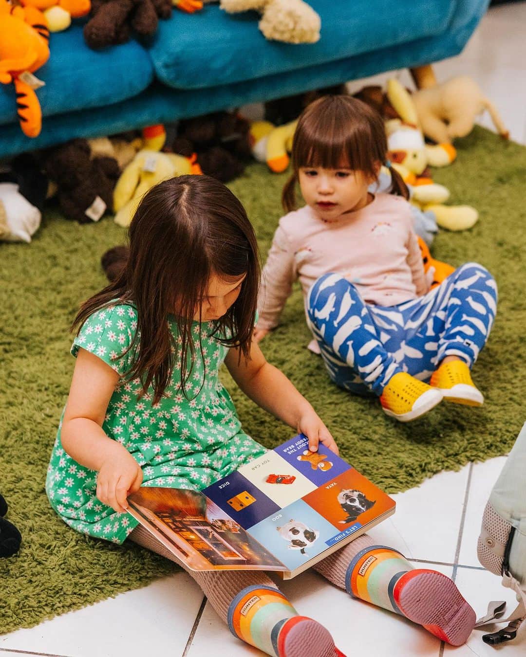 Andrew Knappさんのインスタグラム写真 - (Andrew KnappInstagram)「Big shoutout to @bearsforhumanity for sending us the most sustainable plush toys out there. The book launch was such a blast and every little one who attended got a free teddy bear. 🧸   These organic, fair trade, non-toxic toys really set a new standard. The company also donates a toy for every toy purchased.   Thanks again, Vijay and team 💖」9月26日 5時35分 - andrewknapp