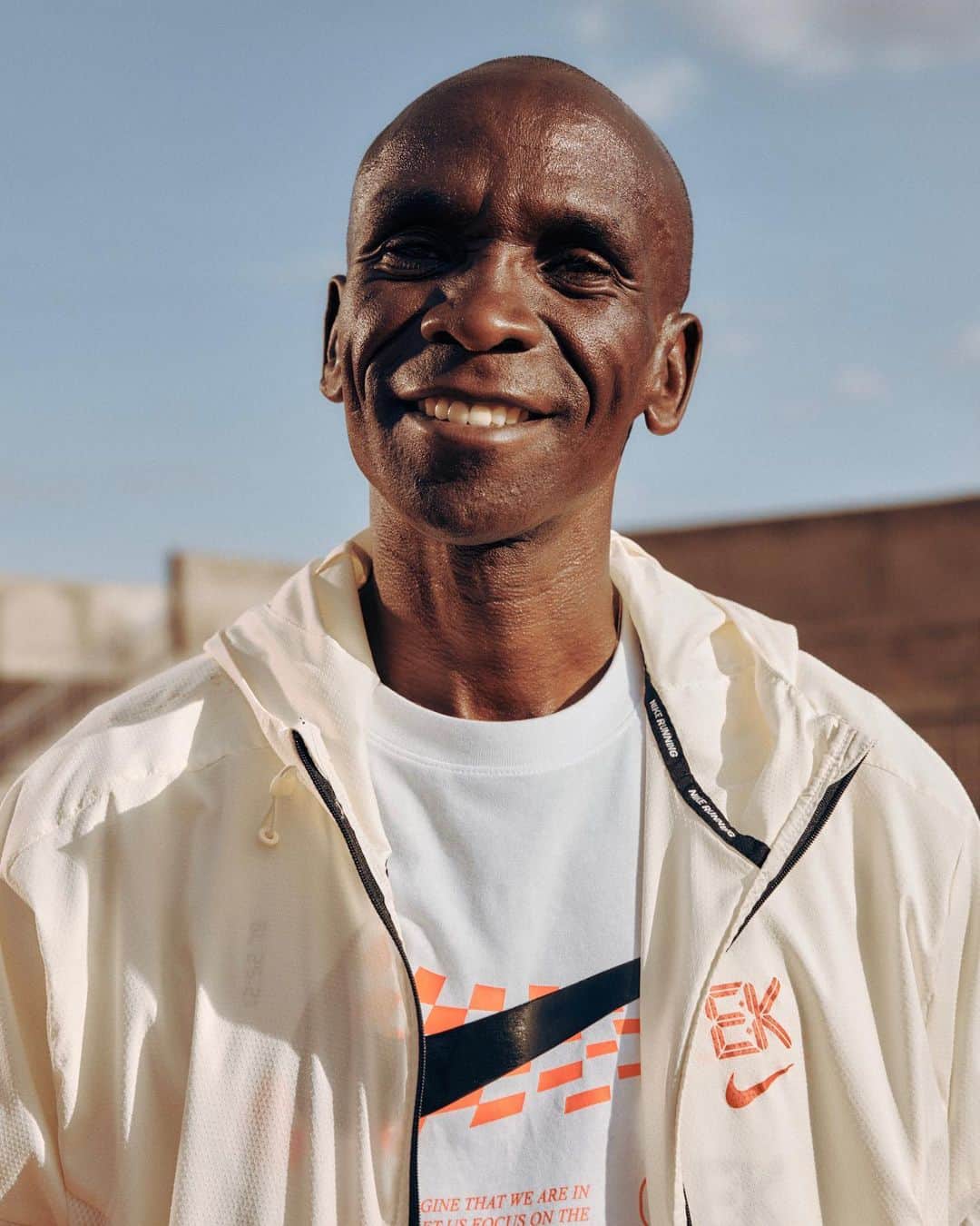 NIKEのインスタグラム：「From his very first world title to his latest victory in Berlin, the world’s greatest marathoner believes in one thing above all: That running is a force that can unite the world. 🌍  “This collection represents the work done together as a running family and community.” - @kipchogeeliud   For your next run, lace up with the EK Umoja Collection where every stride speaks unity. Tap to shop🇰🇪」