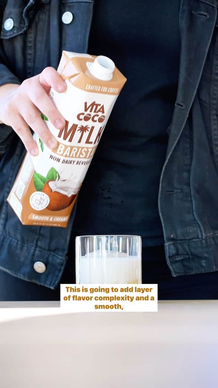 Vita Coco Coconut Waterのインスタグラム：「Pumpkin spice but made a bit more playful with @vitacoco’s Barista Coconut M🌴LK. Try it yourself and use code VITACOCOPSL for 30% off 🧡 #vitacocopartner」