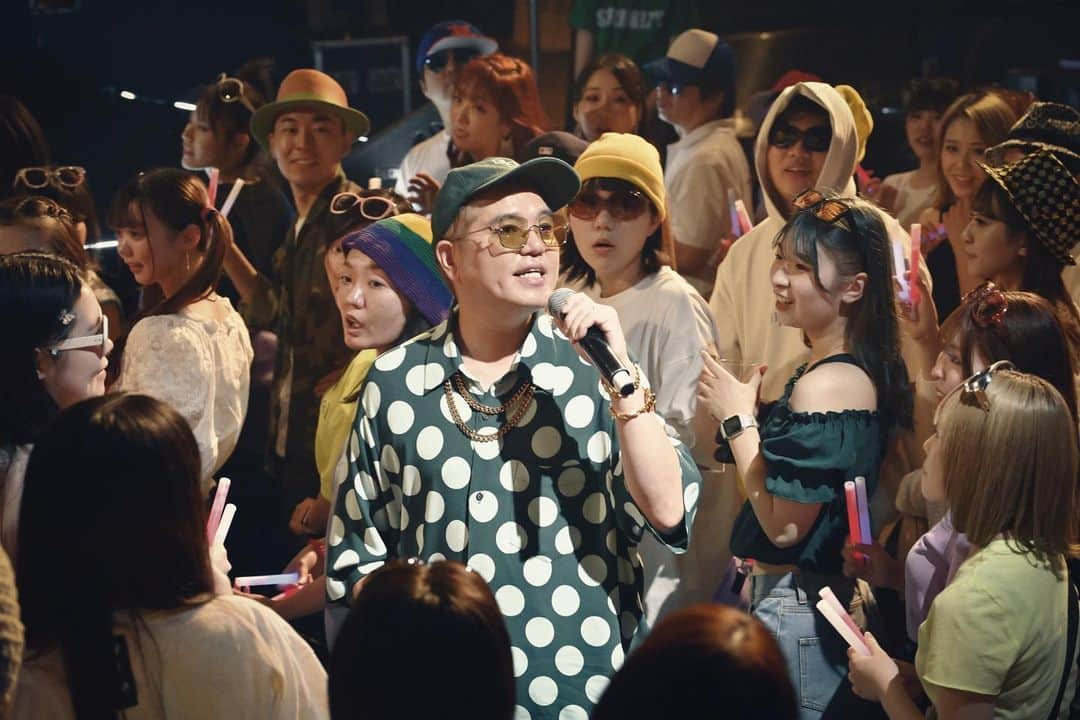 RIP SLYMEのインスタグラム：「📺 情報解禁‼️  明日9/27(水)スタートのフジテレビ水10ドラマ『パリピ孔明』に、RYO-Zがゲスト出演決定😎  さまざまなライブシーンでMC役として登場します🎤  なんとRYO-Zは、今回が記念すべきドラマ初出演🎉 明日夜22時からの初回放送、ぜひご覧ください👀  #パリピ孔明  #ripslyme #ryoz  #フジテレビ  #水10  #ドラマ  #ドラマ初出演  #ヤングマガジン  #向井理  #上白石萌歌」