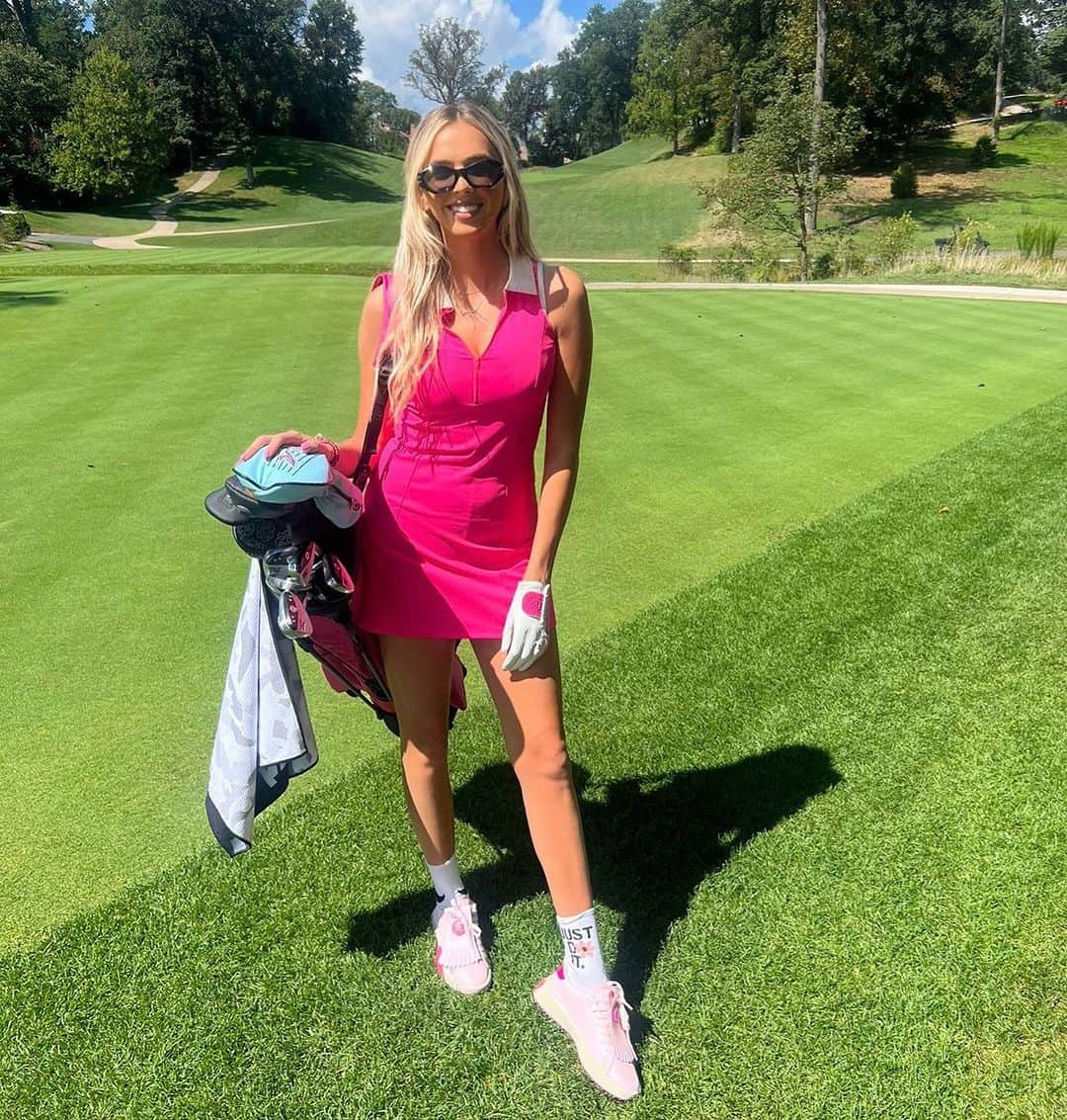 Elise Lobbのインスタグラム：「⛳️💖🏌🏼‍♀️ alsoooo guys.. get excited it’s RYDER CUP WEEK !!!😍🇮🇹🇺🇸🥳🏌🏼‍♂️  Shop my pink dress on my Amazon Storefront! 🥰  #golf #pxg」