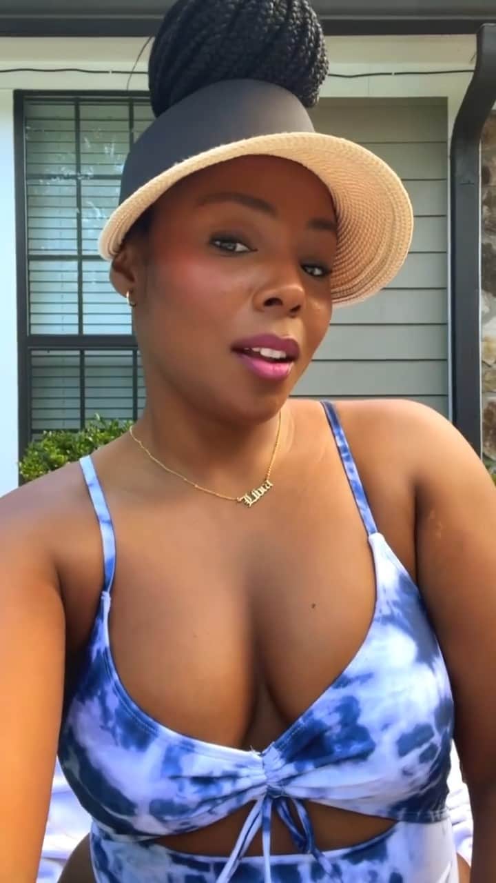 ジョジー・マランのインスタグラム：「@jonetwmakeup isn’t ready to let go of summer just yet and neither are we! Today’s agenda:  ✔️ Soaking up some late summer sun with a base layer of Whipped Body Butter SPF.  ✔️ Achieve the perfect hydrated glow  ✔️ Feel good in your skin」