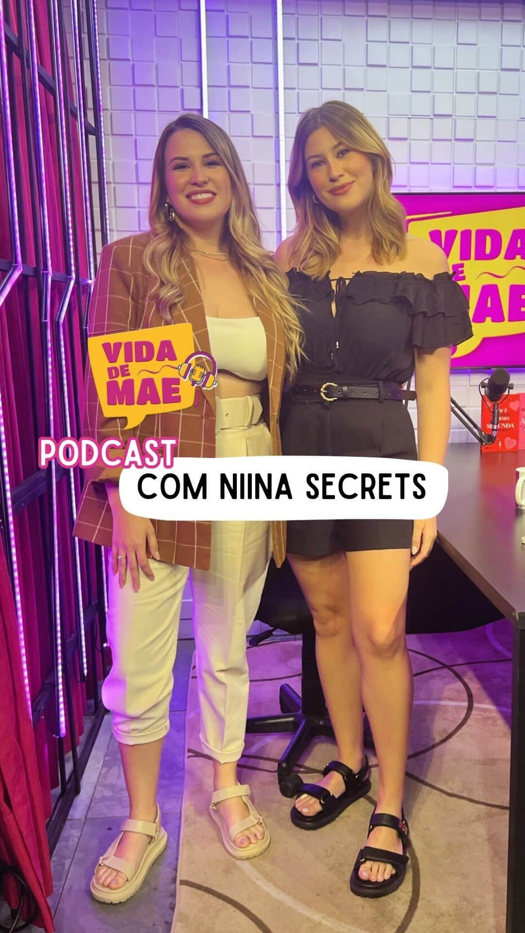 ニーナのインスタグラム：「Episódio novo do @vidademaepodcast no ar pra vocês!  A convidada da semana é minha irmã @niinasecrets, que ainda não é mãe, mas é tia e madrinha da Gigi 💕  Vem assistir o episódio completo no Youtube Fabi Santina ou Spotify Podcast Vida de Mãe #podcast #vidademae」