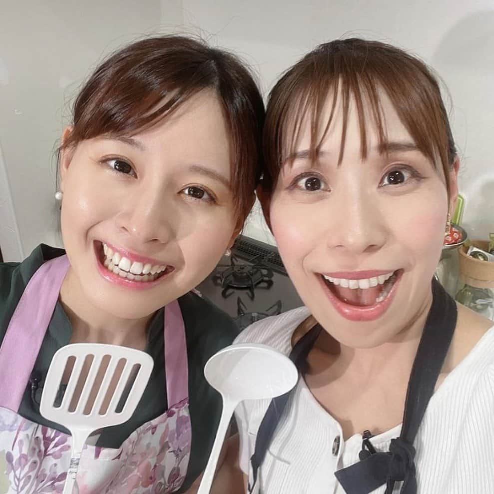 望木聡子さんのインスタグラム写真 - (望木聡子Instagram)「ぎゅっ！🤝 #みきママ さんとの #料理 ロケ🧡 きょうの #アップ で午後6:15頃から放送予定です。  #秋 の食材を使った豪快レシピ🍁 #ナス の #ステーキ は霜降り肉よりとろとろ！？ #焼き芋 アレンジは包丁要らずです🤤  #ワンプレート #背徳感 #茶色い食卓 #メーテレ #アナウンサー #メーロメロアンバサダー #望木聡子」9月26日 12時50分 - satoko_mochiki