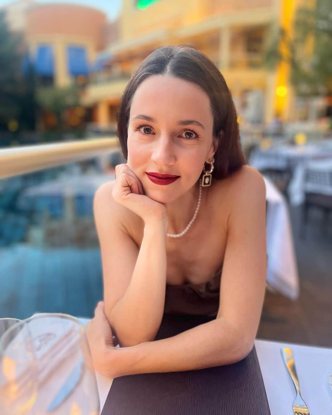 アロナ・タルのインスタグラム：「When the hubby @marcos595 takes good pics of me it deserves some attention. Location wasn’t bad either… @wynnlasvegas」