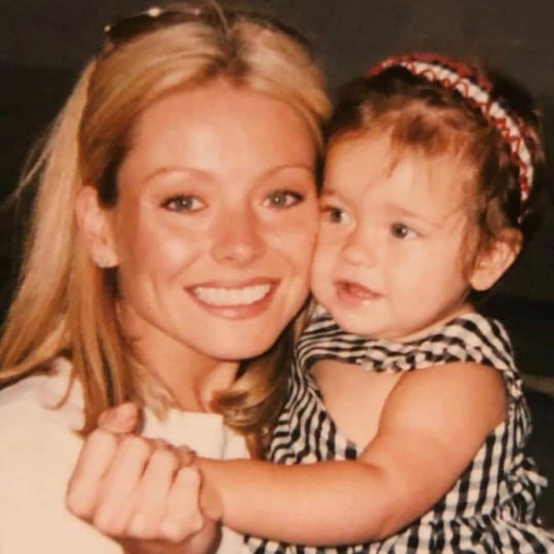 ケリー・リッパさんのインスタグラム写真 - (ケリー・リッパInstagram)「It’s #NationalDaughtersDay and today we celebrate @TheYoungestyung 🤍 Love you Lola!!!」9月26日 7時27分 - kellyripa