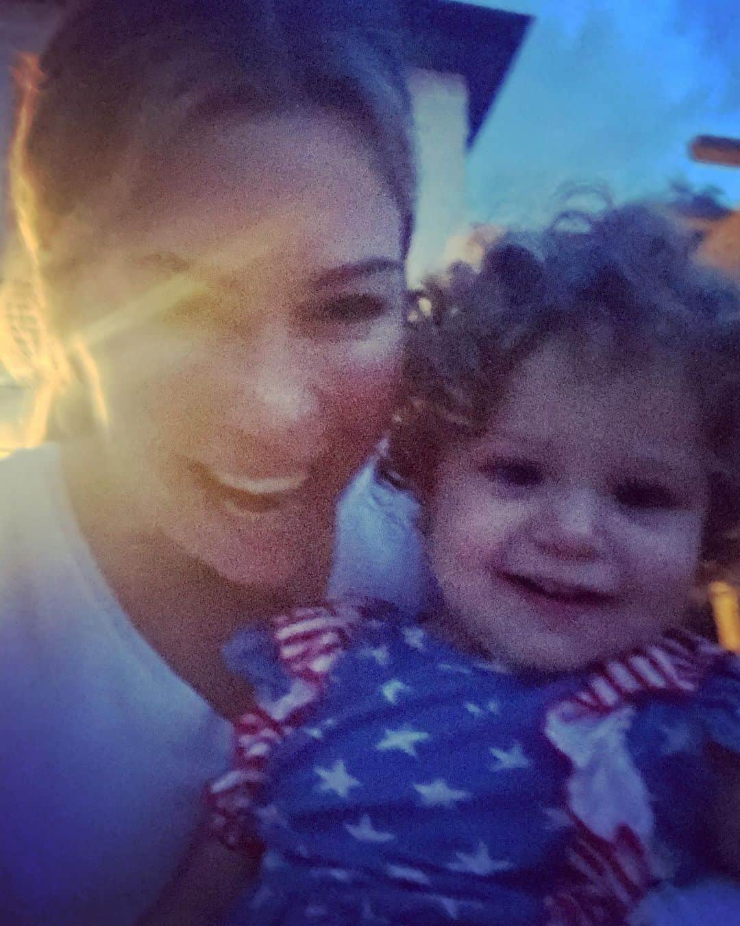 ポーラ・クリーマーのインスタグラム：「I believe everyday is #daughtersday ❤️❤️ I love you so much baby girl! #HiltonRose」