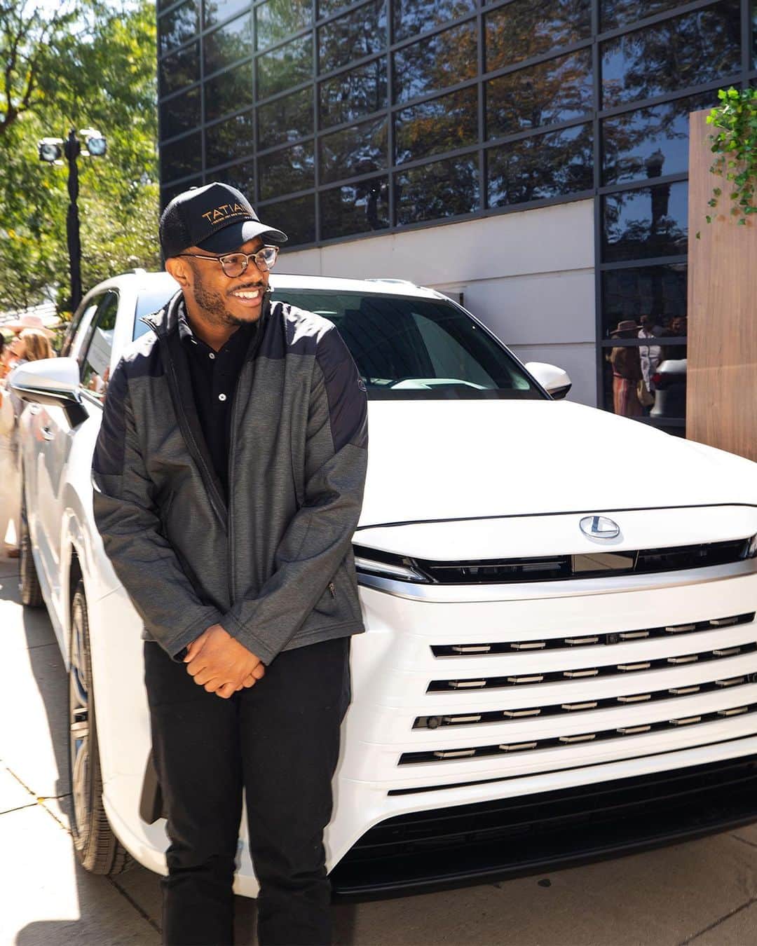Lexus USAのインスタグラム：「@lexususa + @chefkwameonwuachi: The perfect recipe for an amazing Grand Cru at #ChicagoGourmet. And also some great Truffle Braised Short Rib with Coconut Rice & Peas. #Lexus #LexusCulinary」