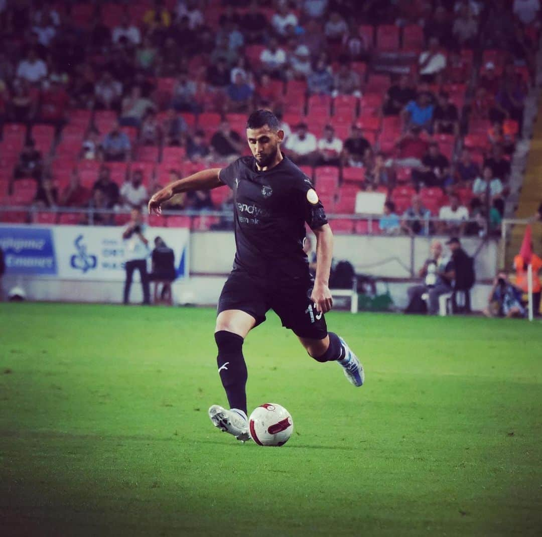 ファウジ・グラムさんのインスタグラム写真 - (ファウジ・グラムInstagram)「A wonderful win! Let's keep it up 💪🏾   #SüperLig #HTYvTS 3-2 ❤️ #FG」9月26日 7時49分 - ghoulam.faouzi