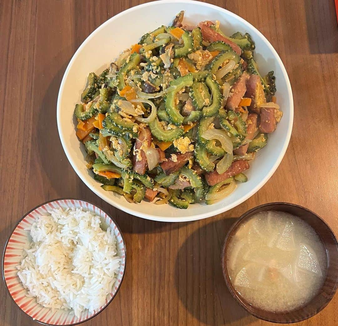 山本大樹さんのインスタグラム写真 - (山本大樹Instagram)「おはようございます！  実家からたくさんのゴーヤーが送られてきたので ゴーヤーチャンプルー！ 今回は豆腐なし！うまし👍  やっと涼しくなってきた！ 今日も一日がんばろ💪  #ばや飯」9月26日 7時51分 - bayabaya0821