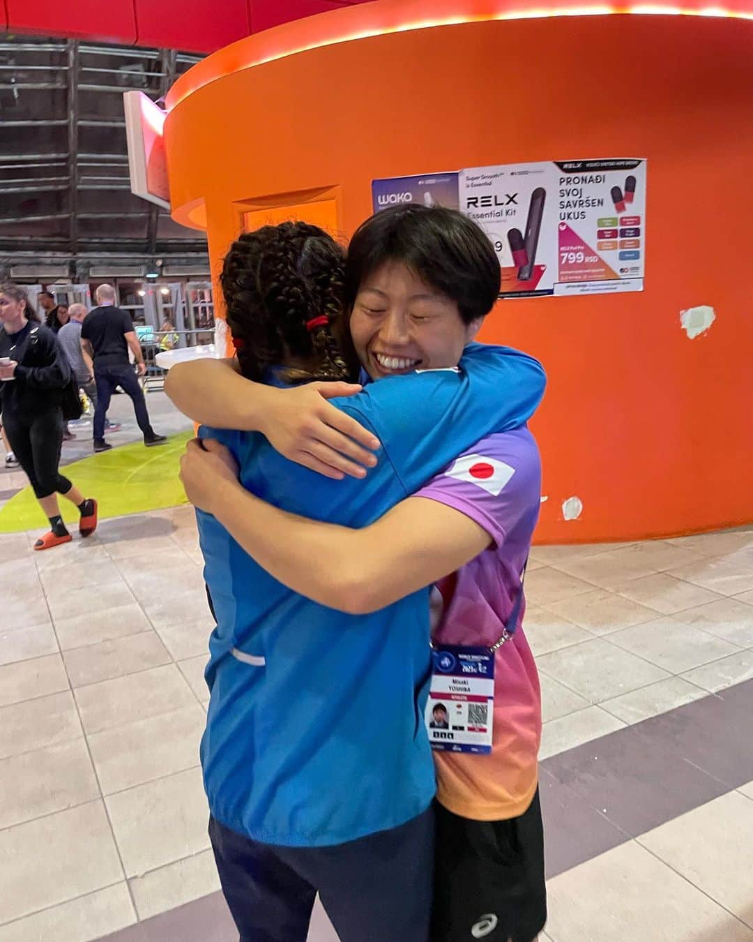 須崎優衣さんのインスタグラム写真 - (須崎優衣Instagram)「みさ世界選手権での全身全霊のサポート、そして一緒に戦ってくれて本当にありがとう🙇‍♀️✨ 何千回ありがとうを伝えても伝えきれないくらいみさには感謝の気持ちでいっぱいです🙏🧡 みさのサポートのおかげで怪我の中できる範囲の最高の準備をして、マットに立って試合をして、世界チャンピオンになって、パリオリンピック出場権を勝ち獲る事ができました🤝🥇🔥 みさに最高の恩返しをする事ができるようにこれからも頑張るからまだまだこれからもよろしくお願い致します🤝🥇❤️‍🔥 Love you❤️🤝 ・ She is my special training partner💪👭Thank you so much for supporting me with all your heart and soul at the World Championships and for fighting alongside me 🙇‍♀️✨ Thanks to Misa's support, I prepared to the best of my ability despite my injury! I stood on the mat, competed, became a world champion, and was able to qualify for the Paris Olympics🤝🥇🔥 I will continue to do my best so that I can repay Misa in the best possible way, so I look forward to your continued support🤝🥇❤️‍🔥 ・ #チーム須﨑」9月26日 7時53分 - yui106301susaki