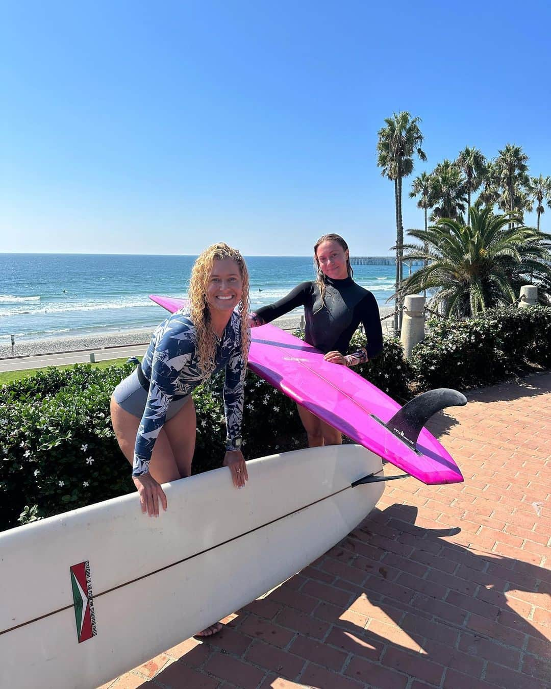 リンゼイ・ジャコベリスさんのインスタグラム写真 - (リンゼイ・ジャコベリスInstagram)「Switching things up and working on my longboard skills under the eyes of  @sophia.arky 🏄🏼‍♀️ Thank you @supergirlpro for connecting me with another amazing lady」9月26日 8時04分 - lindseyjacobellis