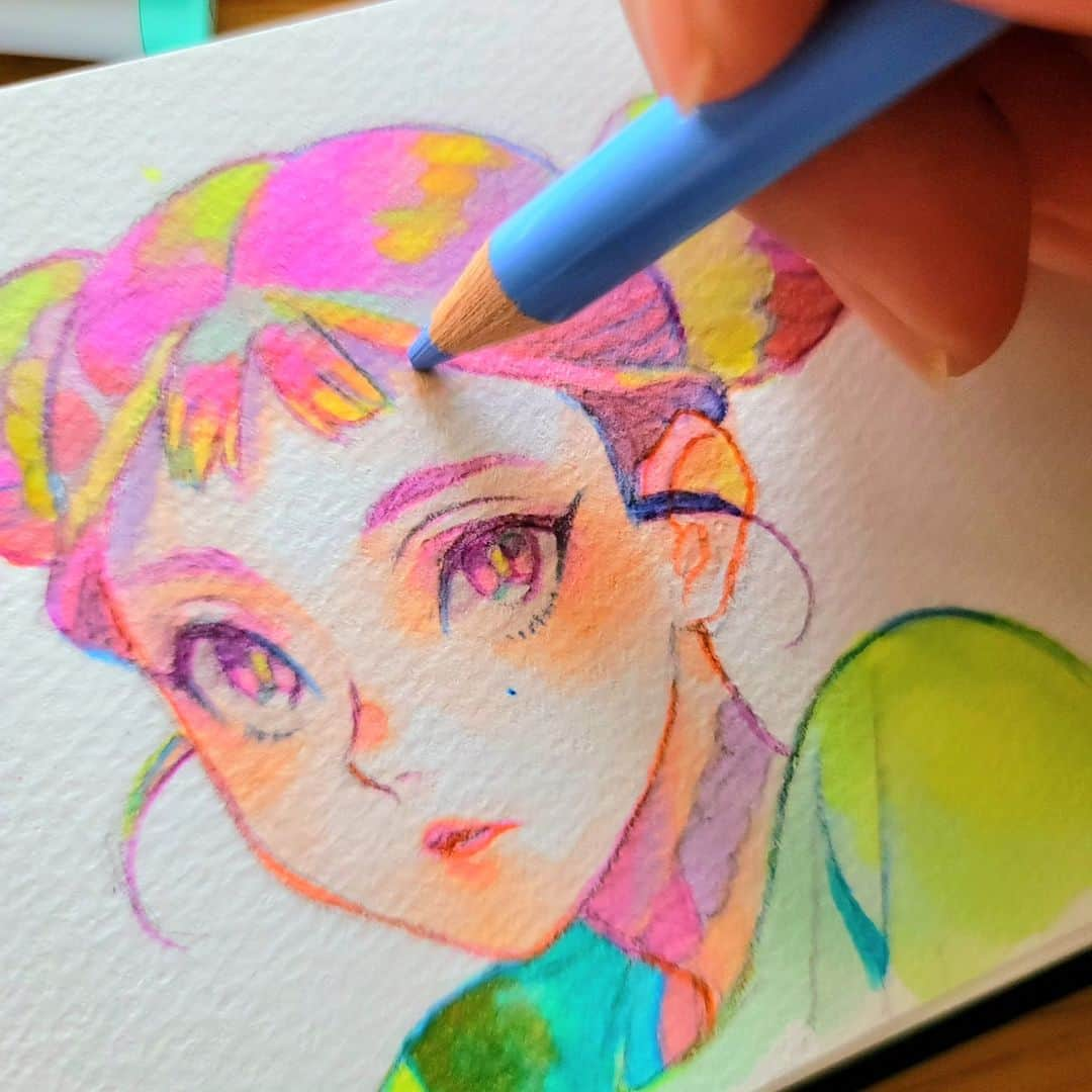 hoshino katsuraさんのインスタグラム写真 - (hoshino katsuraInstagram)「コピック( @copic_official_jp )とポリクロモス色鉛筆( @fabercastellphils )で虹子ちゃん⁡落書き。⁡ ⁡⁡ ⁡紙はマルマンの画用紙。 ⁡⁡ ⁡⁡ ⁡#お絵描きファミリア ⁡ ⁡#コピック⁡⁡ ⁡#色鉛筆⁡ ⁡#ファーバーカステルポリクロモス⁡ ⁡ #マルマン画用紙 ⁡」9月26日 7時59分 - katsura_5600