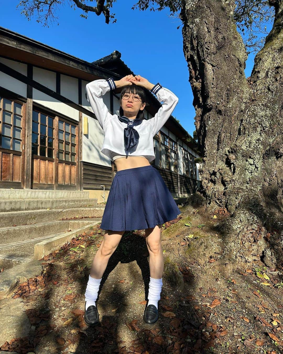 時東ぁみのインスタグラム：「バスツアーで着たセーラー服★ ・ 制服どうこうよりも、足の筋肉が気になる写真になりましたw 学校施設なので制服にしたんだけど、撮影するならその場に合ったものを着るって大事だね！ 溶け込める楽しさがあったな〜★ ・ ファンの皆さんが撮ってくれた写真もめちゃくちゃ良くて嬉しい！！！ たくさんありがとうー♡ ・ #時東ぁみ #制服 #コスプレ #おいしい学校 #セーラー服 #ルーズソックス #筋肉  #バスツアー #撮影会 #誕生日 #バースデー #happybirthday #birthday #誕生日バスツアー #山梨 #イベント  #時東ぁみ誕生日 #一日丸ごと時東ぁみ #時東ぁみはじめてのバスツアー」