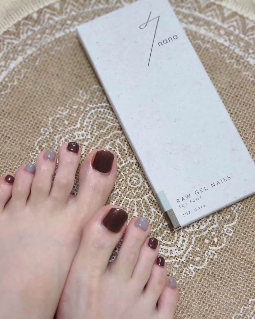 柚木渚さんのインスタグラム写真 - (柚木渚Instagram)「#bioplefes で出会ったジェルネイルシールが良すぎて色々なデザイン試したくなった︎！ ⁡手軽でこんなに可愛いなんて☺︎⁡ ⁡⁡⁡途中で気分転換に無地のところだけマットにしてみたよ🌫⁡⁡⁡⁡⁡⁡⁡⁡⁡⁡ ⁡マニキュアとは違って乾かす時間も、剥がれる心配も、塗り直す手間も無いしジェルネイルシールってこんなに便利だったのね、、⁡⁡⁡🥹⁡ ⁡⁡ ⁡@7nana_official @biople ⁡ ⁡#ジェルネイルシール #ネイルシール #ネイルデザイン #セルフネイル #マットネイル #フットネイル」9月26日 8時30分 - nagisa_yuzuki