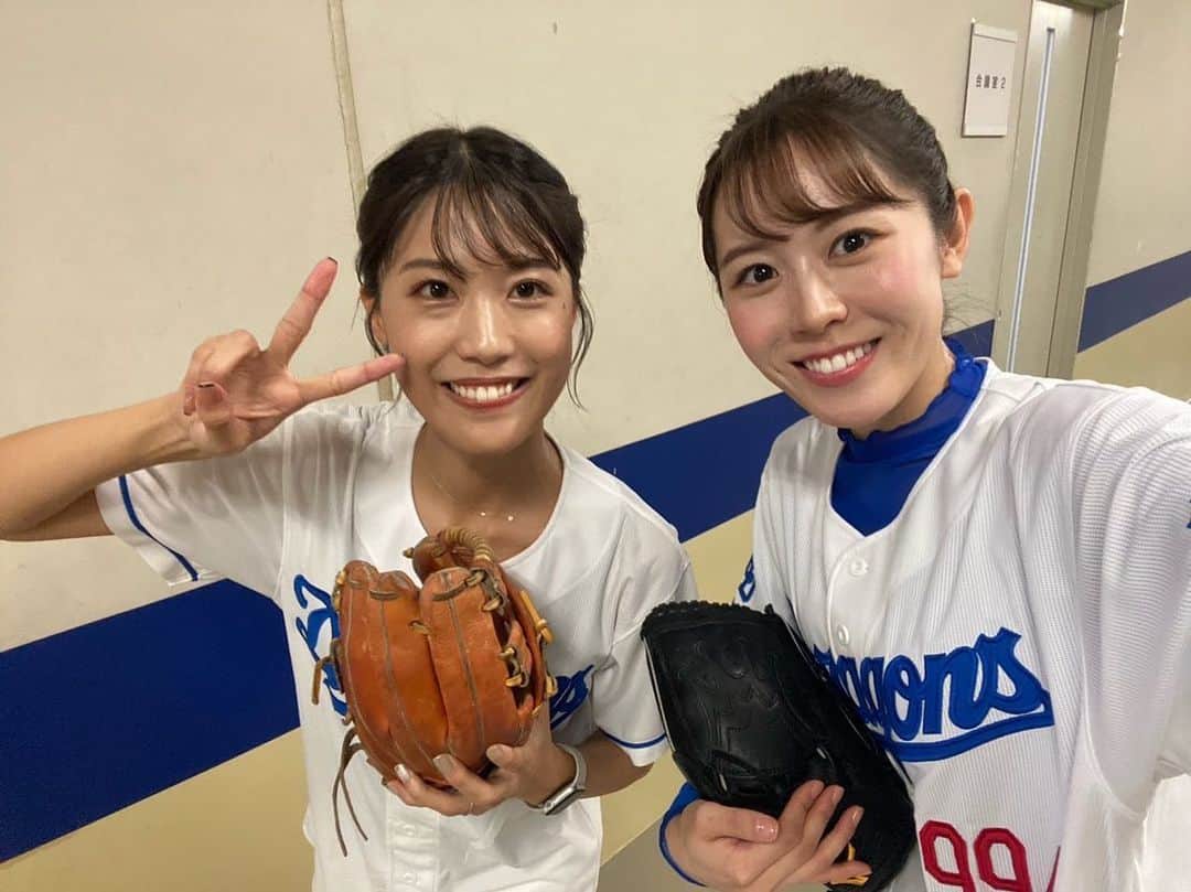 加藤愛のインスタグラム：「. おはようございます☀️  昨夜のスピードボールコンテスト⚾️ とても緊張しましたが 前回マウンドに立たせていただいたときのように 頭が真っ白にはならなかったので 今回、若狭アナウンサー、井端さん、吉見さんに 教えていただいたことができました！！ ①足を上げる②左腕も使う③体をひねる 全部を一連の動作でやるって私には意外と難しくて😅 ボールをまっすぐ投げられて ノーバンでキャッチャーミットに入ったので大満足です✌🏻 みなさんの声も聞こえましたよ！！ 声援ありがとうございます✨✨  大変貴重な経験をありがとうございました🙇🏻‍♀️ #フォースタンス理論から語ってくださった若狭さん #当日たまたま会った時まで心配してくださった吉見さん#感謝 #中日ドラゴンズ#スピードボールコンテスト#始球式 #プロ野球#選手ってすごい#改めて感じました  優勝はNHK亀蔦なごみキャスター✨ なごみの86キロのボールがすごすぎました🤣💓 さすが元ソフトボール部👏🏻👏🏻 始球式もナイスピッチングでした！！ #かっこよかったよ#おめでとう #ちなみに私は46キロ笑」
