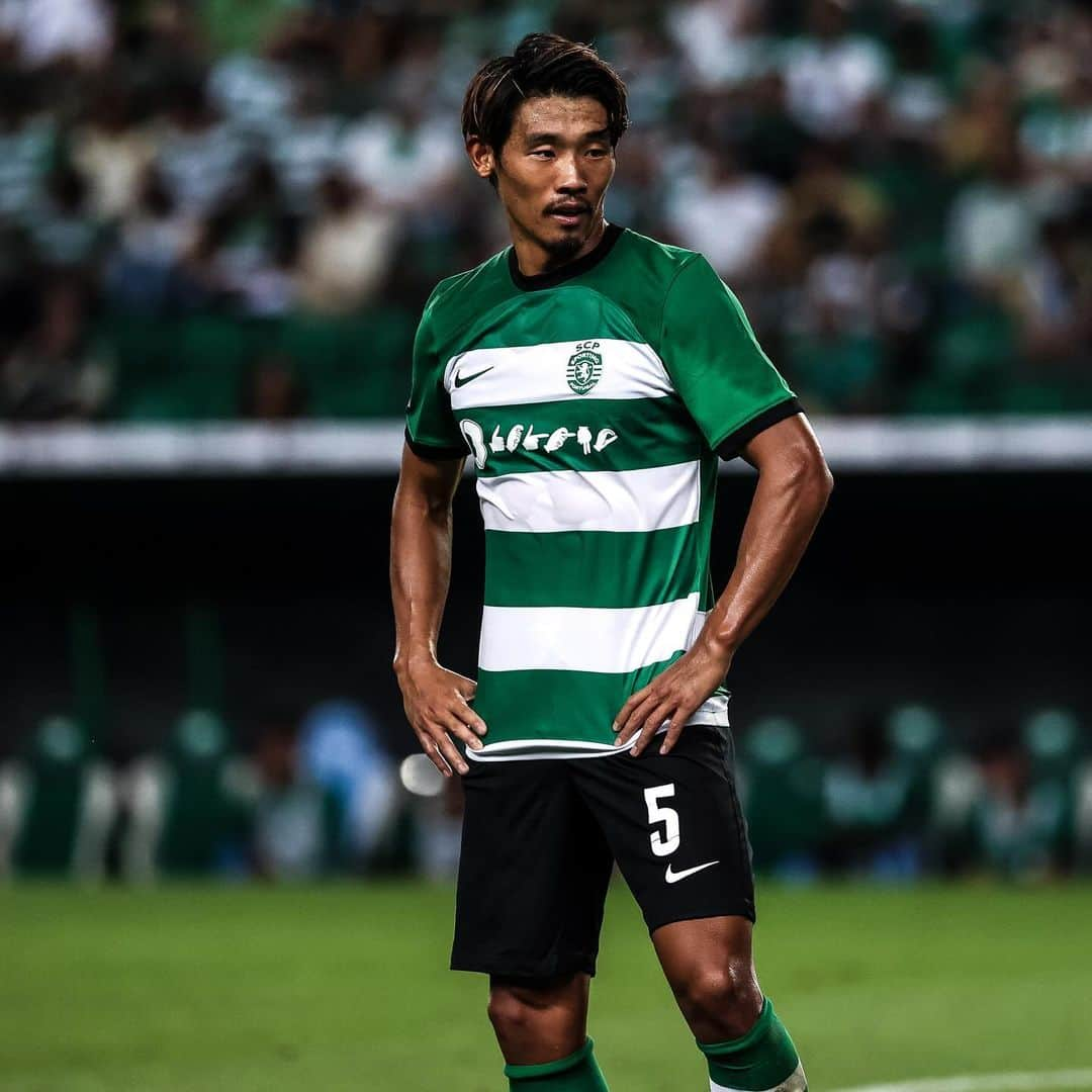 守田英正さんのインスタグラム写真 - (守田英正Instagram)「Thank you for your supports. The atmosphere in Alvalade is always great!  応援ありがとうございました！」9月26日 8時23分 - mrt_510