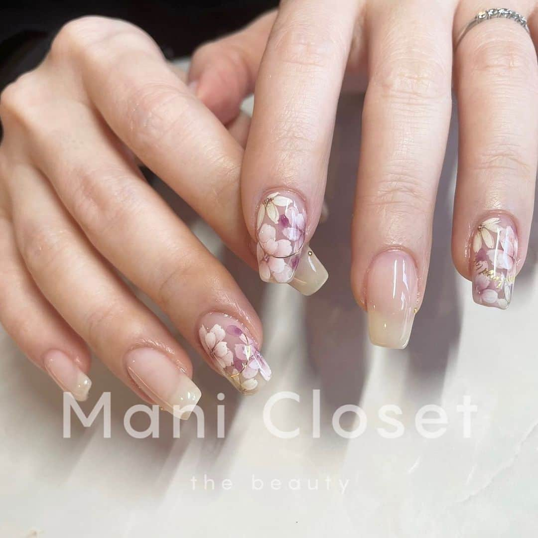 筒井のぞみさんのインスタグラム写真 - (筒井のぞみInstagram)「・ ・ Hello.  We are Mani Closet.   We will continue to deliver airbrush designs that will be loved by all airbrush users.  Let's all enjoy airbrushing🎧🎧  @manicloset_the_beauty   🫧🫧🫧🫧🫧🫧🫧🫧🫧🫧  #マニクローゼット #manicloset  #manicloset_the_beauty #シンプルネイル #長さ出し #エアブラシネイル #エアブラシアート #エアブラシ導入サロン #エアブラシ専門サロン #バーチャルフレンチ #美爪形成ネイル #大人ネイル #ワンホンネイル  🫧🫧🫧🫧🫧🫧🫧🫧🫧」9月26日 8時23分 - nozomi__tsutsui