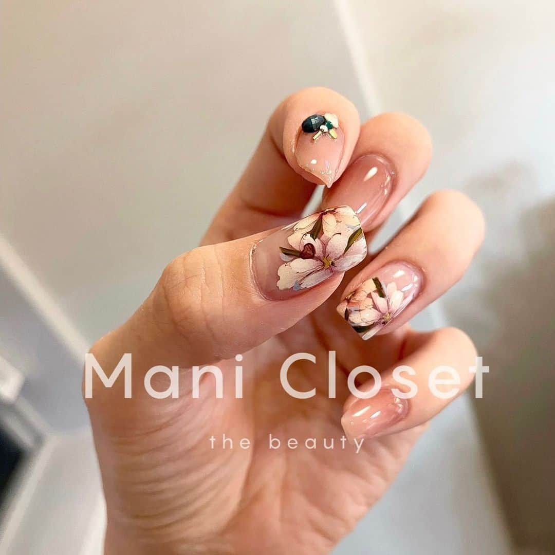 筒井のぞみさんのインスタグラム写真 - (筒井のぞみInstagram)「・ ・ Hello.  We are Mani Closet.   We will continue to deliver airbrush designs that will be loved by all airbrush users.  Let's all enjoy airbrushing🎧🎧  @manicloset_the_beauty   🫧🫧🫧🫧🫧🫧🫧🫧🫧🫧  #マニクローゼット #manicloset  #manicloset_the_beauty #シンプルネイル #長さ出し #エアブラシネイル #エアブラシアート #エアブラシ導入サロン #エアブラシ専門サロン #バーチャルフレンチ #美爪形成ネイル #大人ネイル #ワンホンネイル  🫧🫧🫧🫧🫧🫧🫧🫧🫧」9月26日 8時23分 - nozomi__tsutsui