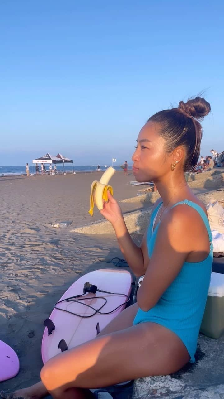 草柳ゆうきのインスタグラム：「夏が終わってしまった☀️😭  一気に秋がきてビックリ🍂  今年の夏は大会にも挑戦できたし、ホントに濃い夏でした☀️ もちろん普通にサーフィンしてるだけでもめちゃくちゃ楽しいんだけど、大会って独特の空気感とお祭りムードでワクワクするから好き🏄💞  来年は湘南界隈の大会全部出たい❣️笑  #サーフィン #サーフガール #サーフィン女子 #サーフィン大会#surf#surflife #サーフィンライフ #アラフォーママ#アラフォー」