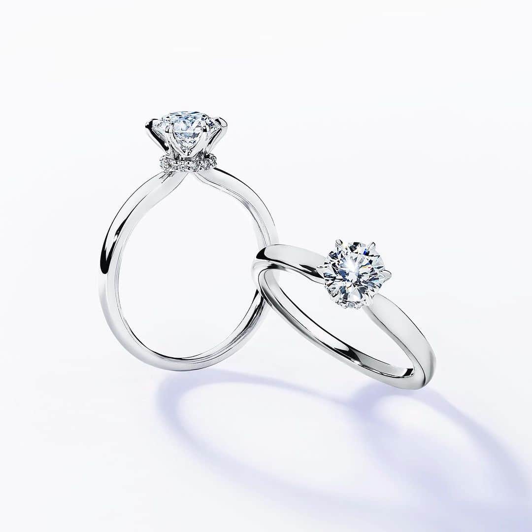 のインスタグラム：「【STAR QUALITY DIAMOND】 ふたりの愛情と絆のシンボルであるブライダルリング。  その主役ともいえるダイヤモンド選びに、スタージュエリーは創業以来、強いこだわりをもち、情熱を注いできました。  お届けするのは、グローバルスタンダードを超える独自の厳しい基準をクリアしたダイヤモンドだけ。  地球上の数多のダイヤモンドの中から選び抜いた、スタークオリティだからこその輝きで、永遠にふたりを祝福します。  《BRIDAL FAIR AUTUMN 開催中》 10/1(日)まで、秋のブライダルフェアを開催中。 結婚式の日取りに人気のシーズン、幸せなおふたりを祝福するスタージュエリーならではの成約特典をご用意しております。  #starjewelry #スタージュエリー #starjewelrybridal #engagementring #婚約指輪 #marriagering #結婚指輪 #婚約指輪探し #婚約指輪選び #婚約指輪と重ね付け #結婚指輪探し #結婚指輪選び #サプライズプロポーズ #プロポーズリング #プレ花嫁 #プレ花嫁準備 #ブライダルフェア #ブライダルリング #jewelry」