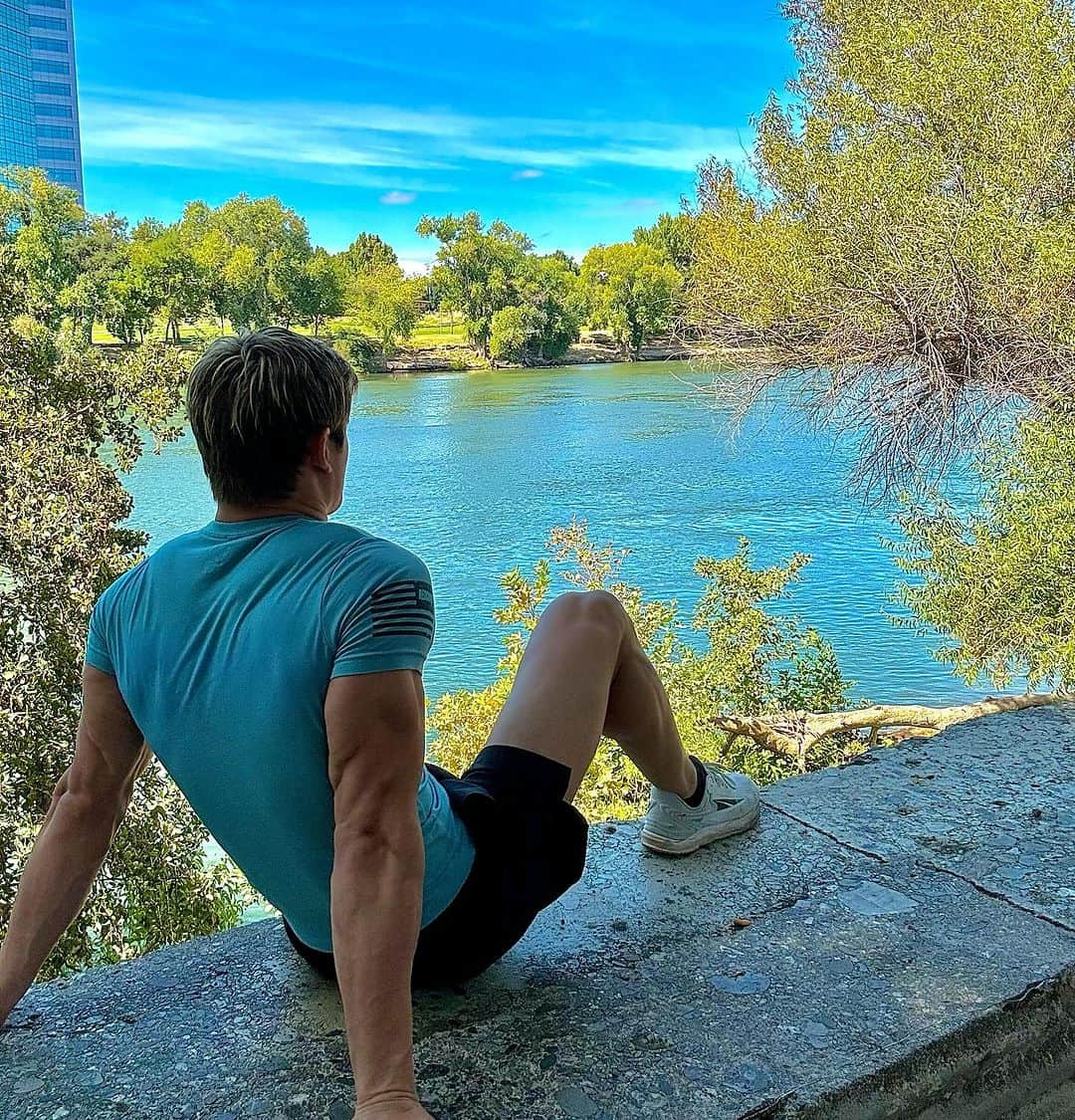 セージ・ノースカットのインスタグラム：「Morning views along the American River」