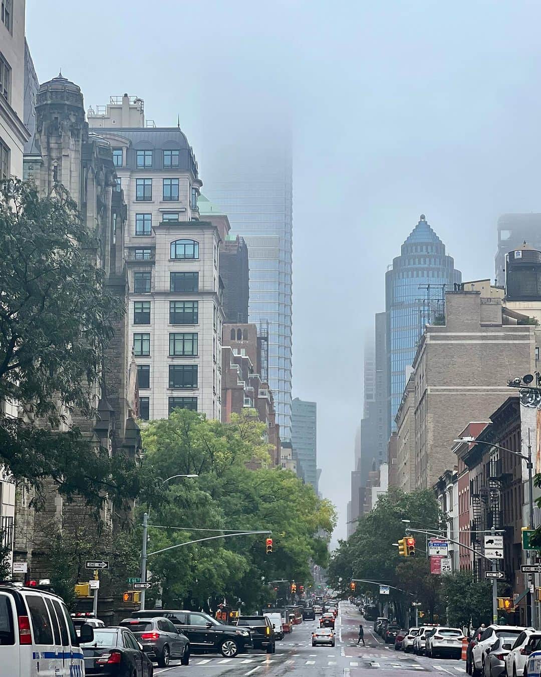 jotipolizoakisのインスタグラム：「rain on me nyc」