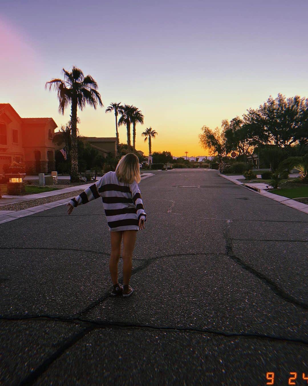 サニー・ペラントさんのインスタグラム写真 - (サニー・ペラントInstagram)「Arizona sunsets are just everything 🌅🧡 Love you so much @zoeleigh__dance7 💛 #besties #sunset #rideordie #lovelife #az」9月26日 9時19分 - sunniepelant