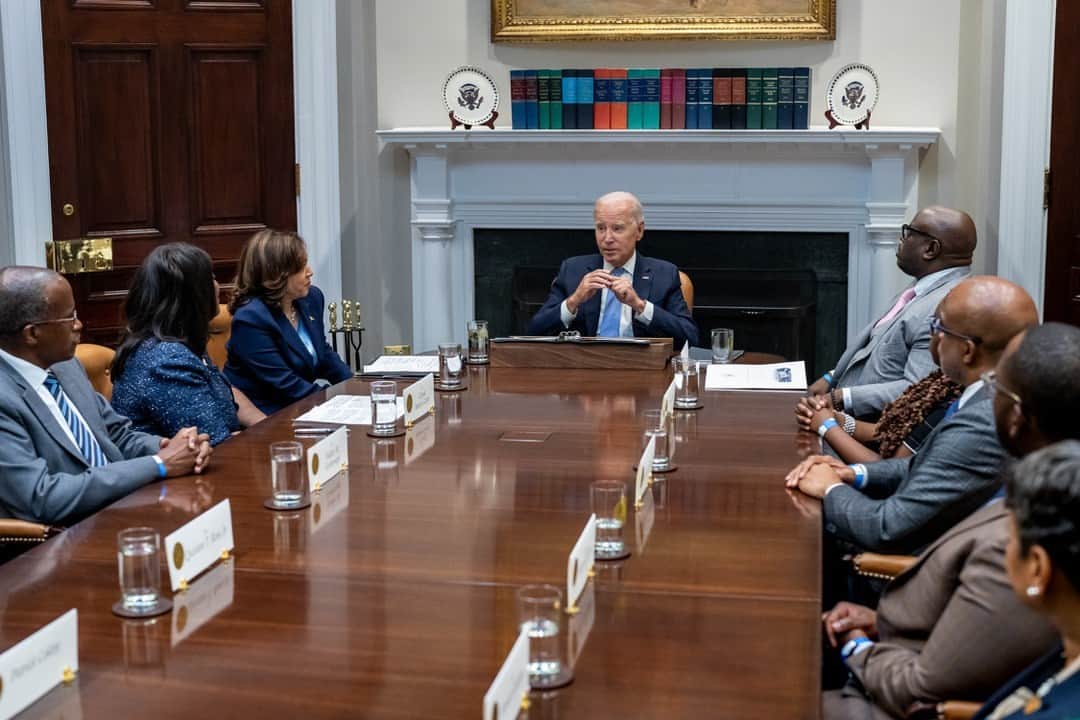 The White Houseさんのインスタグラム写真 - (The White HouseInstagram)「Today, President Biden and Vice President Harris hosted a meeting with the President’s Board of Advisors on Historically Black Colleges and Universities.  The Biden-Harris Administration is committed to ensuring HBCUs receive the same kinds of investments as other universities and remain affordable for students.」9月26日 9時30分 - whitehouse